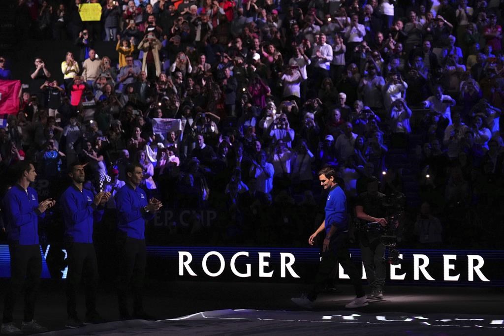 Roger Federer fait ses adieux au tennis, en double à la Coupe Laver