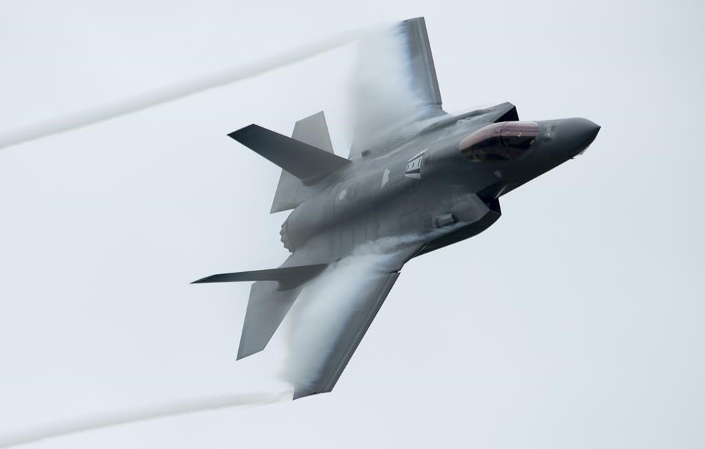 Saab se plaint qu’Ottawa discute déjà avec Lockheed pour l’achat des chasseurs F-35