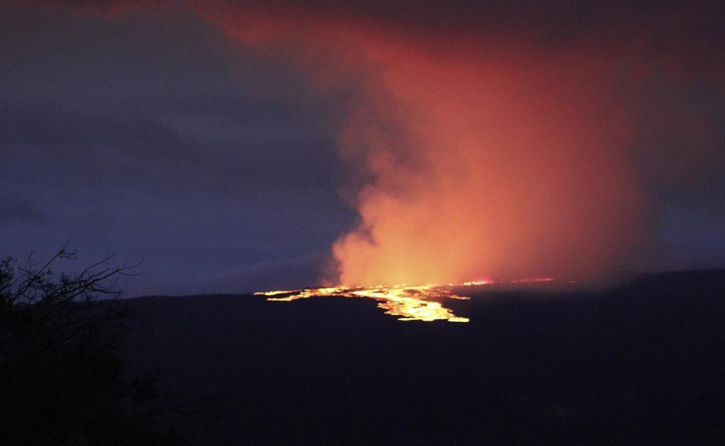 Le Mauna Loa, plus gros volcan actif du monde, entre en éruption à Hawaï