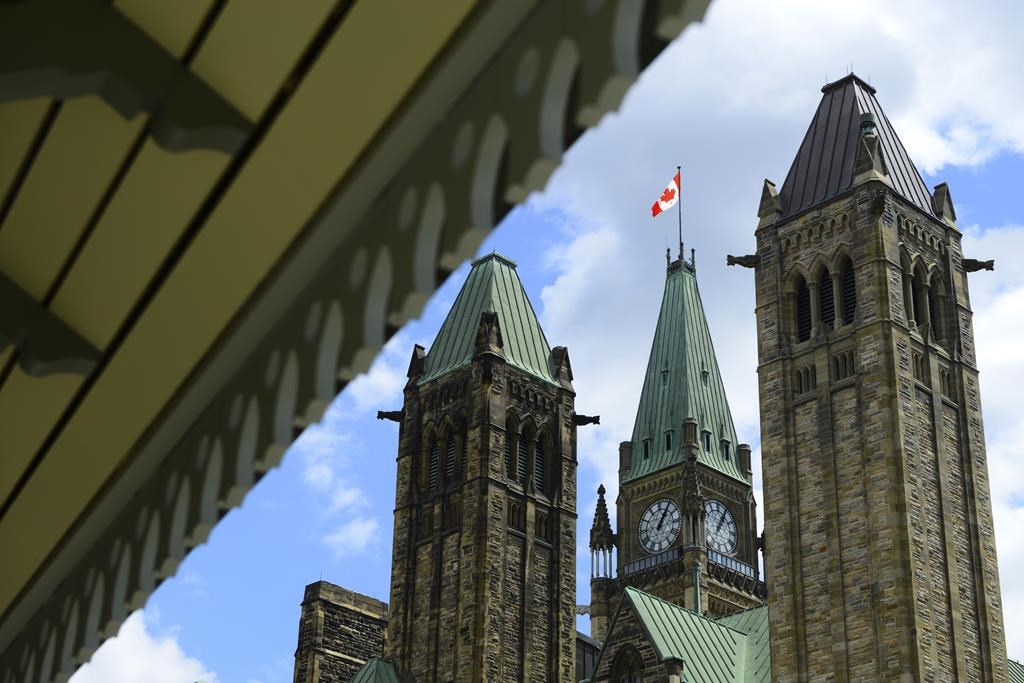La Ville d’Ottawa poursuit le gouvernement fédéral et Postes Canada pour des taxes