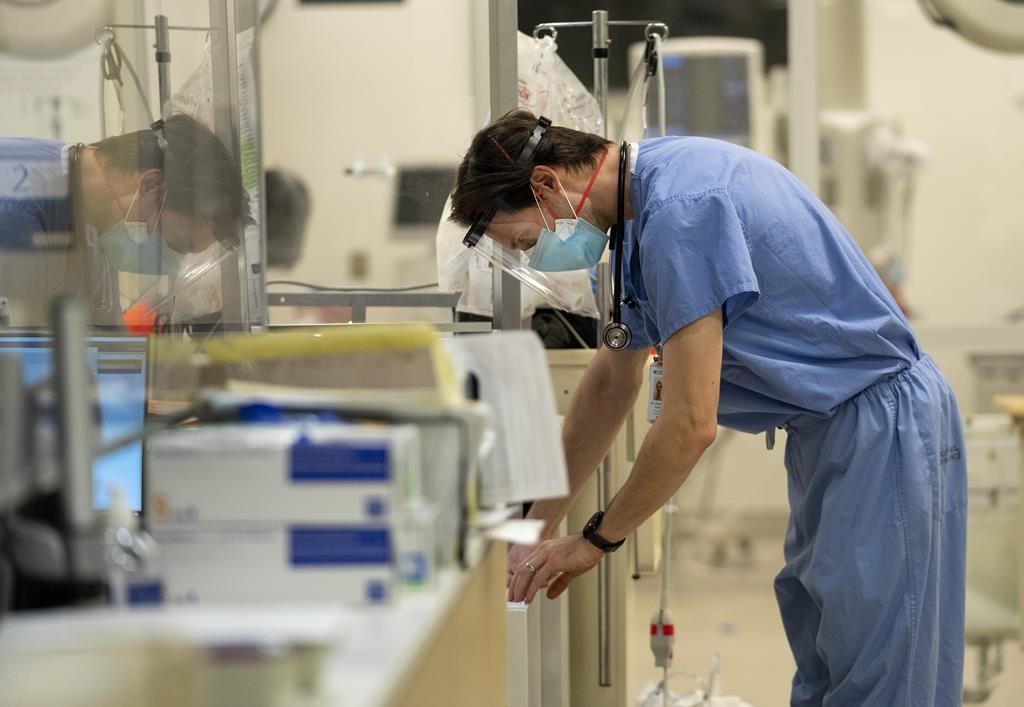 Les médecins canadiens consacrent 18,5 millions d’heures à de la paperasserie inutile