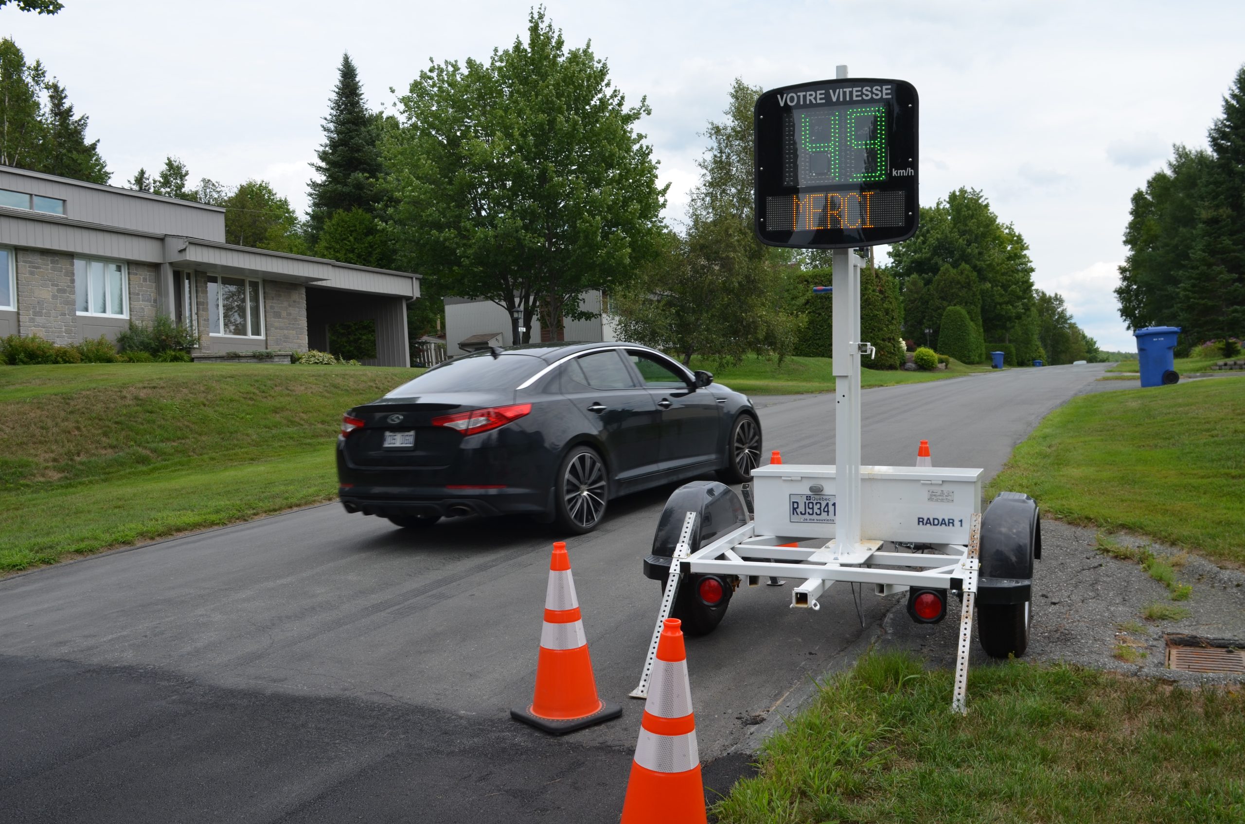 Radar mobile pour moins de vitesse dans les quartiers de Saint